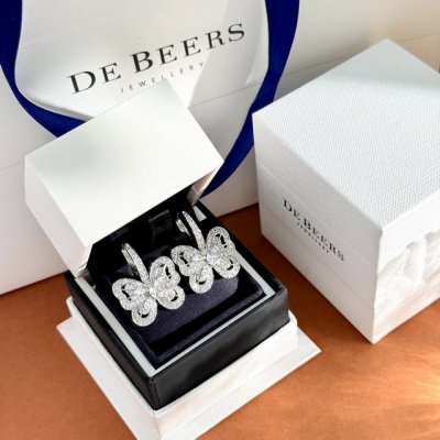 耳环 Debeers戴比尔斯热销时尚明星博主同款高级感轻奢满钻璀璨蝴蝶造型耳环 黄铜材料镀金 白金色 耳环重约9G 尺寸:耳环约2.2Cm*2.85Cm*1.2