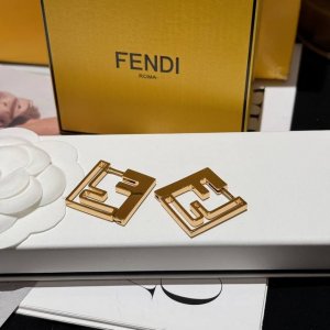 编号Fded0060 Fd*最新款方块镂空耳钉 一致Zp黄铜材质