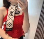 70上新，Lv主打的双层真丝束发带.混专柜的来Vip推荐真正的时尚单品，向经典致敬。可作为围巾或发带使用，亦可系于包袋手柄中。~绑带.领结.飘带各种多用途国内官