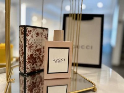 专柜品质 G家繁花香水 Ml 拨动你的少女心 花香基调 香散氛发出郁馥花香 营春造意怏然的园花氛围 调大香师伯艾特.莫瑞斯拉精调心制 让香氛同如繁盛花开时芬动