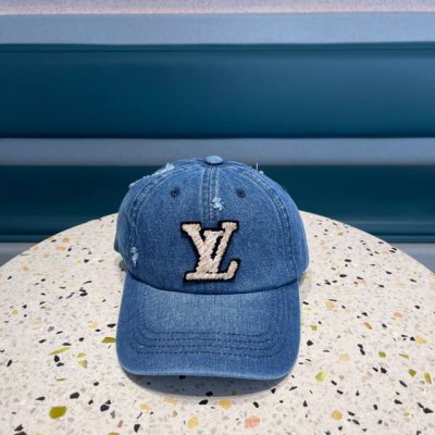 Lv路易威登 新款专柜同步牛仔洗水刺绣棒球帽 新款上架 今年家每款帽子都想拥有 设计轻易休闲时髦又带高级感 超好搭配 帽型不用多说 绝对好看 赶快Get秀场同款