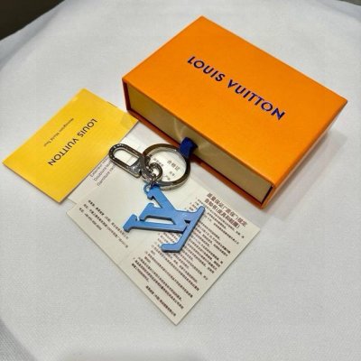 元配图片原版包装 Louis Vuitton官网M p3590 Lv Gradient包饰与钥匙扣。 Lv Gradient包饰与钥匙扣以贯穿秋冬系列渐变色彩渲
