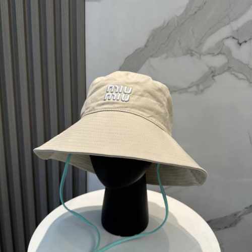 Miumiu缪缪新款渔夫帽 大帽檐 加大遮阳范围 品质细节都好到位 帽子一直都是日常搭配中离不开的单品 万年不过时的渔夫帽 此款Miu家的 一直都备受大家喜爱