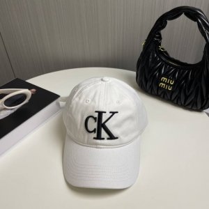原单正品Ck棒球帽 绝对原单 品质细节都超好 不可多得的好货 关于品牌就不多介绍了 这个潮牌不用多说 其实上影响力已蔓延到世界各地 欧洲亚洲都在追随 众多明星的