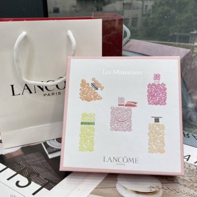 专柜品质 总有适合你的专属气味 兰蔻是法国国宝级的化妆品品牌 迄今已有近70年历史 自创立伊始 就以一朵含苞欲放的玫瑰作为品牌标记 在近70年的时间里 兰蔻以其