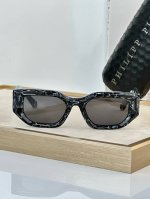 philipp Plein Model:P 利落方形轮廓 勾勒独特个性 精致品牌元素 品牌标识熠熠生辉 彰显奢华格调 质感高级感满满 自带气场 夺目又奢华