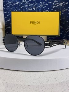Fendi芬迪 2025新款复古港风金属椭圆小框太阳眼镜金边镂空设计防紫外线太阳眼镜 男女通用