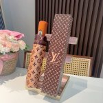 Louis Vuitton 路易威登 2025新款 经典字母 三折自动折叠晴雨伞 新涂层技术深色伞面 拥有令人惊喜的遮光效果 2色