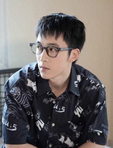 Louis Vuitto*韩版经典大方眼镜男女可配度数防蓝光圆脸素颜潮流平光镜