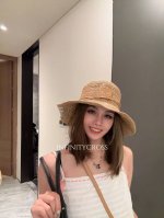 跑量 loew* 春夏草编渔夫草帽 草编款渔夫帽 今年很流行的草编款渔夫帽 木耳边波浪型设计 修饰脸型 对大头围的姐妹也很友好 风格放松 随便戴戴还挺有范儿 很
