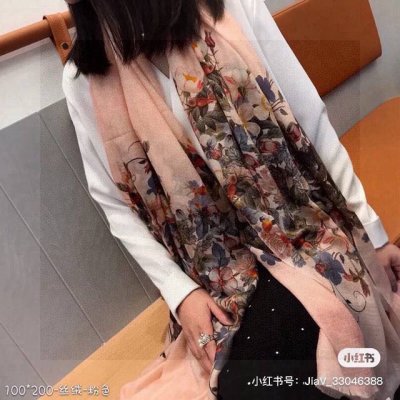 秀外慧中 美到过分上身效果疯狂的喜欢Gucci New~300支高端戒指绒 真心美爆了的设计 这个花卉元素真的好高级 稳重优雅女人味四个色也是非常适合日搭的配色