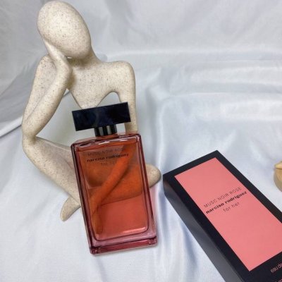 专柜品质 narciso Rodriguez纳西素深沉麝香玫瑰浓香水100Ml musc Noir Rose更感性且不那么黑暗 绽放出新的性感晚香玉花香 标志性