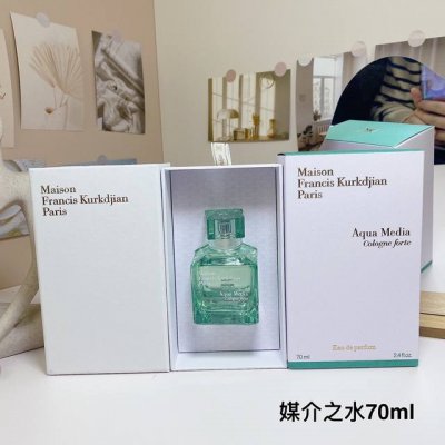 专柜品质 吉安香水70Ml！味道：媒介之水，蓝色百家乐724，红色百家乐540，金色百家乐540，乌木丝缎心情，玫瑰。