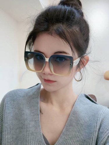 Dior-迪奥 2025开春新款 潮流爆款 时尚方框太阳镜 高品质 佩戴舒适 网红潮款墨镜 女士高清太阳镜 高品质Tr镜框 型号 Cd0805