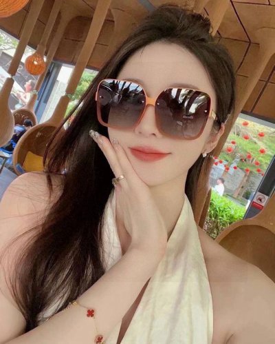 芬迪Fendi女士偏光墨镜时尚修脸 大牌范 时尚风 7233