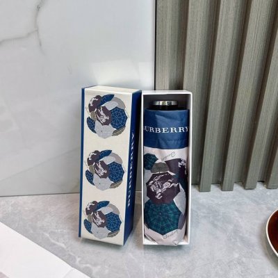 巴宝莉 新款五折手开晴雨伞 内里黑色涂层防晒有效阻隔紫外线99%，Upf 50 所以能起到伞下体感降温的效果！ 有效隔热 高效防晒 一把搞定，超轻全吕材质自重很