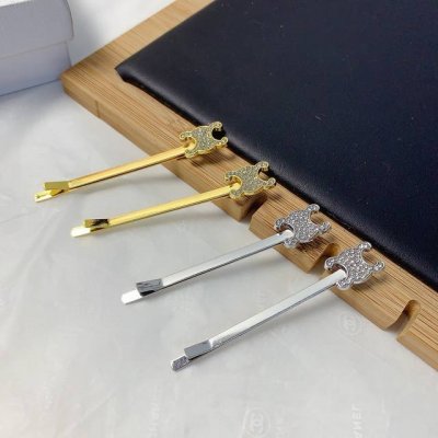 celine塞林 celine压夹 凯旋门满钻Logo一字夹压夹边夹刘海夹日常精致小单品 气质百搭小仙女必入单品 宝藏款 闭眼入推荐款 一对