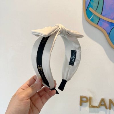 配包装 Chanel 香奈儿 新款小香宽版蝴蝶结发箍，新品巨显脸小头箍，网红爆款推荐 搭配高端双Ｃ字母Logo ，超精致时尚百搭！