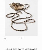 Chanel 满钻金属美丽小废包 妥妥的吸睛 让人移不开视线 复古黑金配色还有酷飒黑银配色 两色可选
