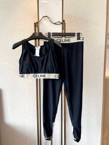 Celine新款高弹力健身瑜伽服运动套装~塑腰小背心 带胸垫 +修身提臀显瘦打底裤踩脚 黑色 s M L Xl