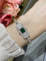 彩宝：进口定制9255 380 码数：16.17。盾牌手链，绿钻被认为可以辅助治愈身心是人们情感沟通的纽带带来清新，快活的能量绿色亦是财富之光有助于吸引财富能量