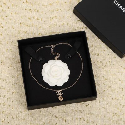 我们出品 Zp p5720，量大咨询客Fu Ch Nel手工坊双C项链 非常重工，我们一致致Zp，黄铜材质，每个字母的棱棱角角背面的纹路跟足Zp来，链条也是订制