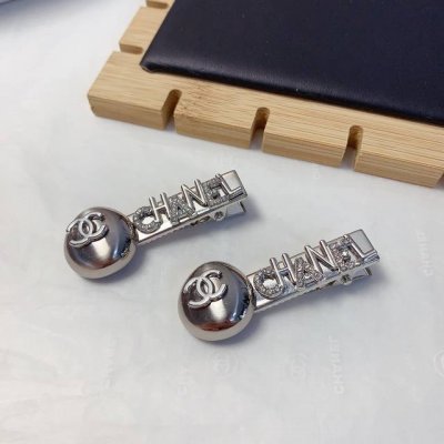 Chanel小香 Chanel发夹 新款Logo边夹刘海夹压夹日常精致小单品 气质百搭小仙女必入单品 宝藏款 闭眼入推荐款 一对