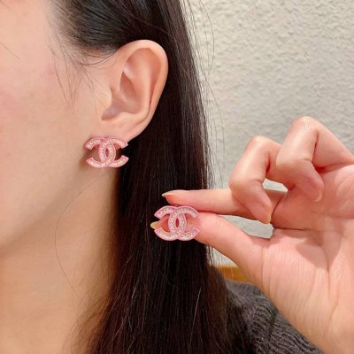 chanel香奈儿 中古 双C耳钉原版复刻Logo 小香家的款式真心无需多介绍每一款都超好看，精致大方，非常显气质