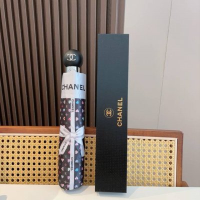 Chanel 香奈儿 蝴蝶结经典回归三折自动折叠晴雨伞 集合香奈儿灵魂Logo为一体的设计风格高雅奢华 带在身上带来独特视觉效果 为伞而动 骄阳烈日下 有独家防