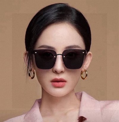 Tr偏光系列 Dior 经典的方框设计 不挑脸型 无论搭配大衣还是连衣裙都非常显气质尼龙偏光镜片预防紫外线 型号 Cd1150