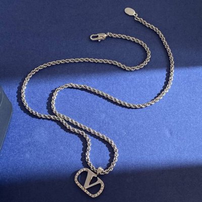 Hl92 58 58 华伦天奴Valentino韩版时尚轻奢微镶钻V字母项链 黄铜材质电镀18K金 2个色：金色 银色
