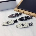 chanel小香 Chanel发夹 亚克力菱格边夹刘海夹压夹日常精致小单品 气质百搭小仙女必入单品 宝藏款 闭眼入推荐款 一对