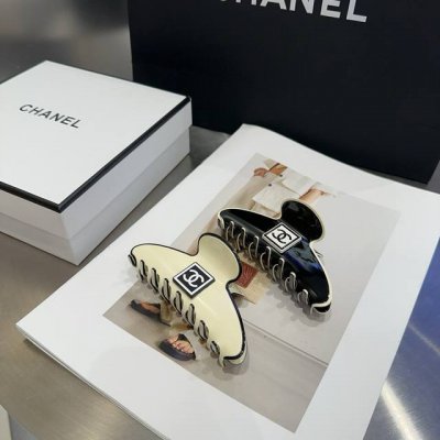 配包装盒 Chanel 香奈儿 最新小香抓夹，简单实用，时尚潮流！小姐姐必备单品