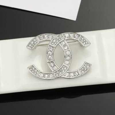 小香 Chanel 火爆 胸针 最高代购级别 最具味道的满钻胸针Brooch 实物赞爆了 随便你想别哪里 别外套 西装 鞋子 领口 帽子 你能想象得到 它都能给