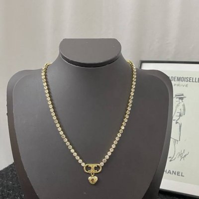 celine项链热销款爆上新 一致Zp 赛琳 绝美水晶项链 bling Bling 的钻石闪闪发光 精致重工 满施华洛钻搭配标志感Logo的优雅气质 一眼难忘