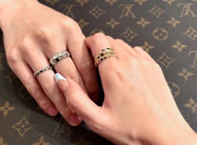 我们出品 Le Damier De Louis Vuitton 戒指 可订做18K真金真钻版 只做对版真金货 量大咨询客Fu le Damier De Loui