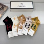 配包装 一盒5双 chanel 香奈儿经典袜子高版本纯棉材质柔软 秒杀市场普通货 经典的双C图案Logo 专柜同步袜子大牌出街 潮人必备 超好搭
