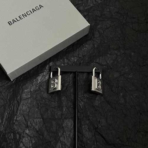 巴黎世家 Balenciaga 耳环 简单大方 大牌金质感饱满 ，搭配衣服超好看 ！