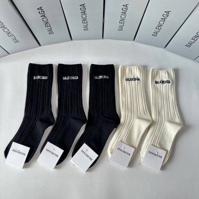 特 配专柜包装 balenciaga 巴黎世家 新款刺绣中长款堆堆袜袜子 一盒五双 专柜同步筒袜袜子 大牌出街 潮人必备超好搭