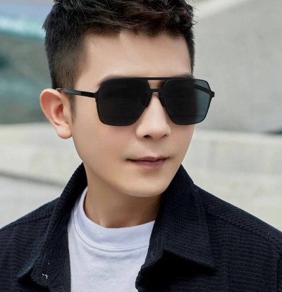 Gucci 男款炫彩飞行员偏光太阳镜 材质：高清尼龙加厚卡槽高清偏光镜片 无边框镜架颜型号：G4380
