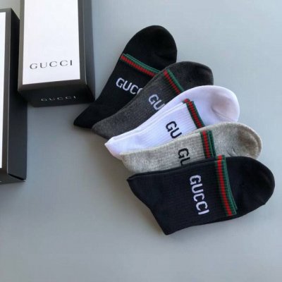 特 Gucci 古奇大G家男款袜子 一盒五双 红绿条搭配品牌全称Logo 特显高大上 纯棉材质 透气舒适 运动休闲百搭款 Ins超火爆小单品 大牌出街 潮人必备