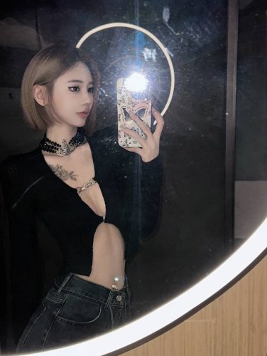 我们出品 Z4890，量大咨询客服 薇薇安三层黑珠土星Choker 重磅推荐，一定要整套入，项链总长度35Cm，只做一个尺寸，闭眼入准没错！纯粹王冠球是经典的象