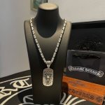 新款 专柜品质 Chrome Hearts克罗心十字架项链 方牌十字架吊坠 凹凸造型不同的花纹设计风格 呈现出与众不同 十字架 童军花是克罗心的志 所以更经久不