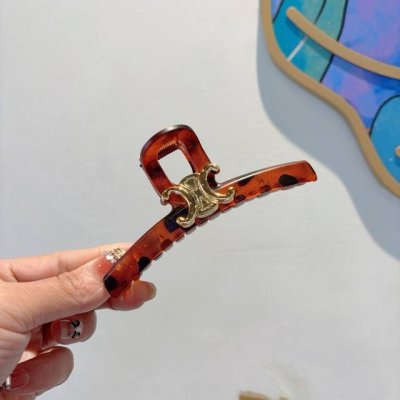 配包装 Celine 赛琳 凯旋门新款时尚抓夹 鸭嘴夹发夹，经典字母Logo超精致，转图必爆哈！专柜出货