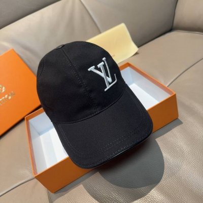 配盒子布袋，Lv 路易威登 新款原单棒球帽，Lv刺绣，专柜1:1开模订制，原版帆布面料+头层牛皮，精细刺绣！质量超赞，基础头围56，贴片可调节。