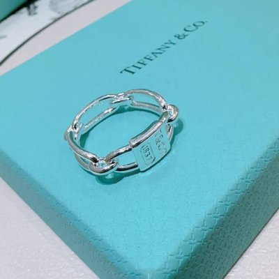 tiffany 蒂芙尼戒指 简约大气百搭 潮流单品 全新升级版 戒指码数 67891011 V金镀铂金层 非常不错的款式推荐这款 搭配设计多元素每一层设计每款都