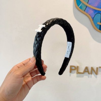 配包装 Celine 赛琳 新款菱格皮质发箍 佩戴舒适无压力，造型搭配必备头箍！非常时尚百搭！女神必备！名媛范儿。