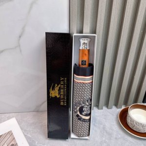 巴宝莉Burberry三折防晒睛雨伞 2570夏季新款 全自动折叠晴雨伞 内里黑色涂层防晒有效阻隔紫外线99% Upf 50 所以能起到伞下体感降温的效果 有效