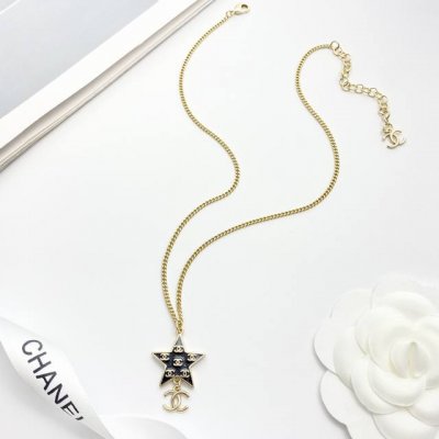 编码N760 0257820 香奈儿项链热销爆上新 chan 24 黑金五角星双C项链 经典黑金配色 星星泛着细闪 设计精美 俏皮灵动 彰显了品牌特色 不仅具有