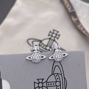 p70 高品质 细节如图 金色，银色可选【Vivienne Westwood】宝宝，什么是快乐星球，来，这就是快乐星球！绝美迷你满钻小土星耳钉，重磅推荐闭眼入准